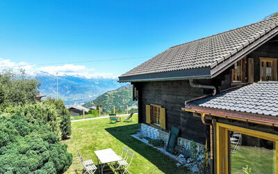 Nendaz 706: Plant, Sky, Property, Building, Window, Mountain, Natural Landscape, Land Lot, Architecture, Cottage
