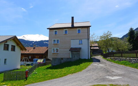 Feu de Joie: Property, House, Residential Area, Land Lot, Sky, Real Estate, Building, Home, Architecture, Rural Area