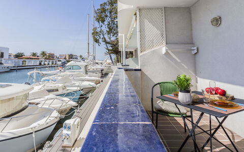 Symar: Property, Real Estate, Building, Architecture, House, Room, Apartment, Luxury Yacht, Furniture, Interior Design