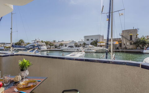 Symar: Property, Real Estate, Marina, Vacation, Architecture, Apartment, House, Vehicle, Building, Roof