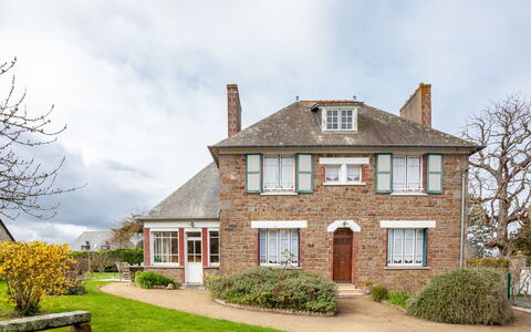 Ker Maria: Cloud, Sky, Plant, Building, Window, House, Tree, Land Lot, Architecture, Cottage