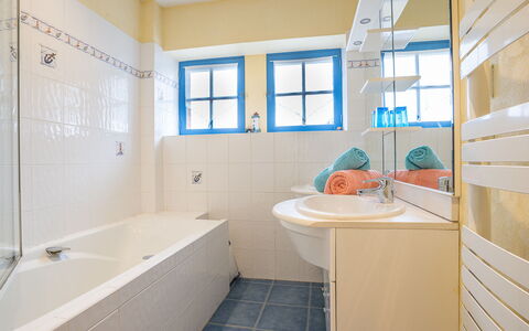 Ker Maria: Property, Bathtub, Plumbing Fixture, Tap, Azure, Bathroom, Window, Sink, Interior Design