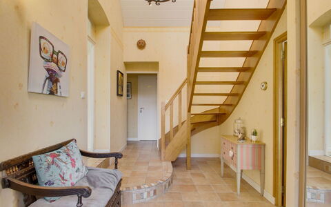 Le Petit Biyou: Furniture, Property, Building, Wood, Interior Design, Picture Frame, Couch, Comfort, Architecture, Flooring