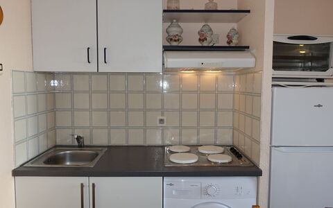 Le Méditerranée: Cabinetry, Kitchen Sink, Sink, Kitchen, Kitchen Stove, Tap, Interior Design, Flooring, Floor, Cooktop