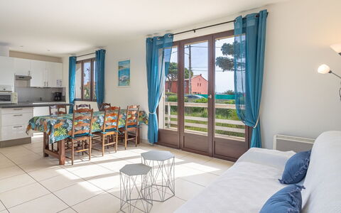 Les Pesquiers: Furniture, Table, Azure, Houseplant, Wood, Interior Design, Comfort, Living Room, Lamp, Flooring