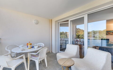 79 Bay: Room, Property, Furniture, Interior Design, Building, Real Estate, Table, House, Floor, Dining Room