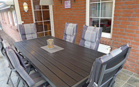 Reuse: Property, Room, Furniture, Building, House, Real Estate, Table, Hardwood, Floor, Home