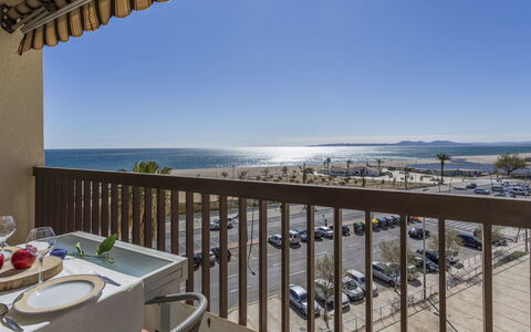 Canigó: Property, Balcony, Real Estate, Room, Apartment, House, Building, Vacation, Ocean, Architecture