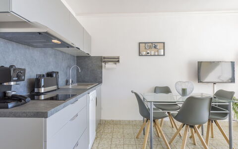 Canigó: Room, Property, Furniture, Interior Design, Building, House, Kitchen, Real Estate, Floor, Architecture