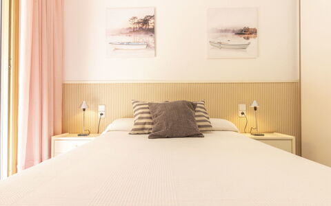 Golf Sant Jordi: Bedroom, Room, Furniture, Bed, Interior Design, Property, Bed Frame, Wall, Floor, Bed Sheet