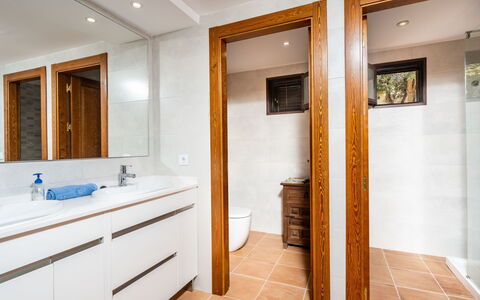 Villa Casablanca: Room, Property, Bathroom, Interior Design, Building, Ceiling, Furniture, Real Estate, Floor, House