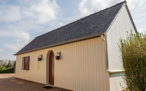 Les Genêts: Property, Building, Roof, House, Garage, Shed, Barn, Cottage, Facade, Real Estate