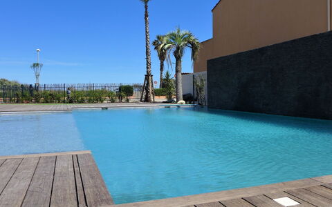 Balnéa: Water, Sky, Property, Plant, Daytime, Building, Swimming Pool, Street Light, Azure, Tree