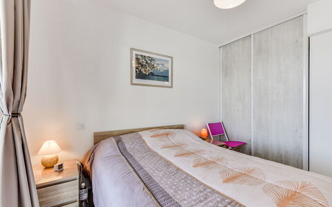 Balnéa: Bedroom, Property, Bed, Room, Furniture, Bed Sheet, Bed Frame, Interior Design, Real Estate, Bedding