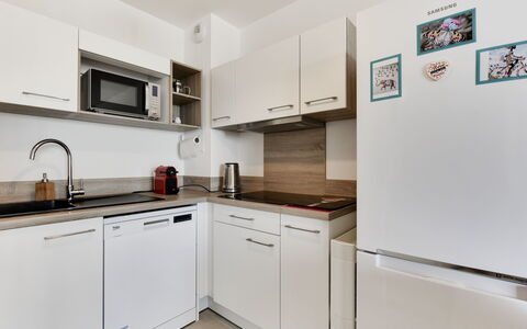 Balnéa: Room, Property, Kitchen, Furniture, Cabinetry, Countertop, Interior Design, Yellow, Building, Real Estate