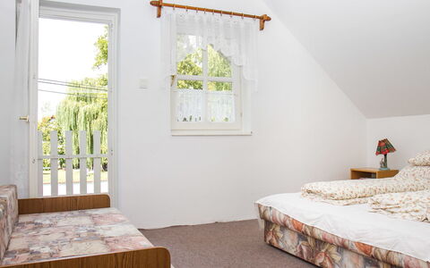 Welle: Property, Building, Furniture, Window, Wood, Textile, Shade, Interior Design, Lighting