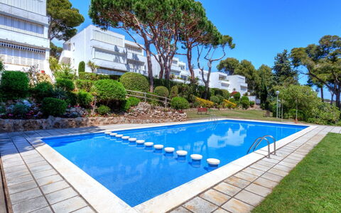 Cap Roig: Swimming Pool, Property, Real Estate, Leisure, House, Grass, Building, Villa, Vacation, Apartment