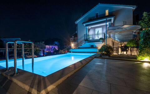 Sontje: Water, Plant, Sky, Swimming Pool, Building, Leisure, Condominium, Eco Hotel, Recreation, Resort Town