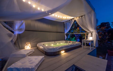 Sontje: Building, Interior Design, Architecture, Tent, Plant, Shade, House, Decoration, Leisure, Tree