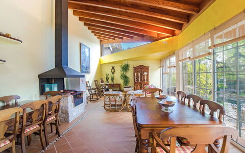 Villa Can Mandol: Property, Building, Room, Real Estate, Ceiling, Interior Design, Restaurant, House, Table, Estate
