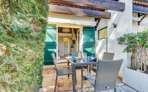 Mas de la Plage: Plant, Furniture, Building, Property, Table, Flowerpot, Chair, Window, Outdoor Table, Outdoor Furniture