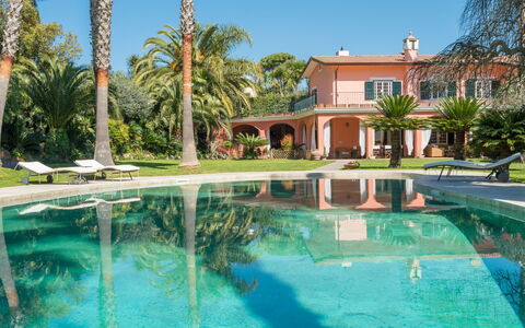 Giulia: Water, Sky, Plant, Property, Tree, Building, Azure, Swimming Pool, Arecales, Leisure