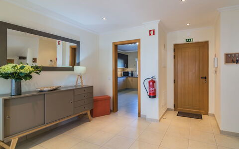 Vila Caravela: Property, Room, Building, Floor, Interior Design, Furniture, Real Estate, House, Ceiling, Flooring