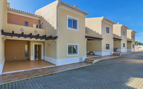 Vila Caravela: Sky, Window, Building, Azure, Shade, House, Urban Design, Road Surface, Asphalt