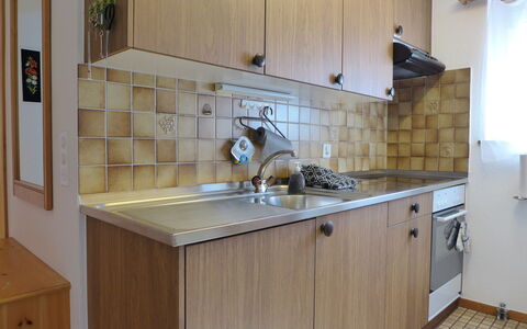 Saskia: Countertop, Cabinetry, Kitchen Sink, Tap, Kitchen, Kitchen Stove, Kitchen Appliance, Wood, Building, Lighting