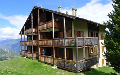 Saskia: House, Property, Building, Home, Cottage, Real Estate, Architecture, Hill Station, Room, Estate