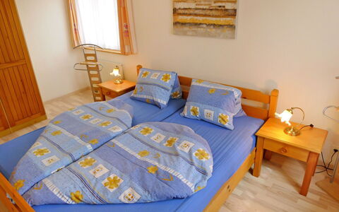 Saskia: Bedroom, Bed, Room, Furniture, Bed Sheet, Property, Bedding, Bed Frame, Floor, Interior Design