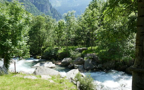 Rustico Nurell: Water, Sky, Plant, Water Resources, Mountain, Nature, Natural Landscape, Tree, Vegetation