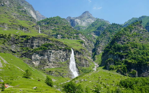Rustico Nurell: Water, Sky, Plant, Natural Landscape, Golf Course, Tree, Vegetation, Land Lot, Highland