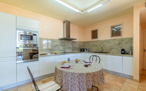 Son Maguet: Countertop, Cabinetry, Furniture, Plumbing Fixture, Tap, Wood, Table, Interior Design, Flooring, Kitchen