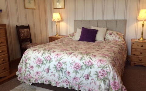Leduckie: Furniture, Cabinetry, Property, Building, Comfort, Drawer, Wood, Lamp, Textile, Bed Frame