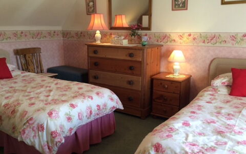Leduckie: Furniture, Property, Picture Frame, Cabinetry, Comfort, Bed, Wood, Textile, Interior Design, Mirror