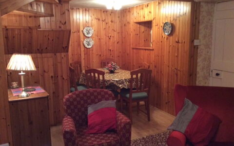 Leduckie: Property, Furniture, Building, Table, Picture Frame, Wood, Interior Design, Floor, Comfort, Chair