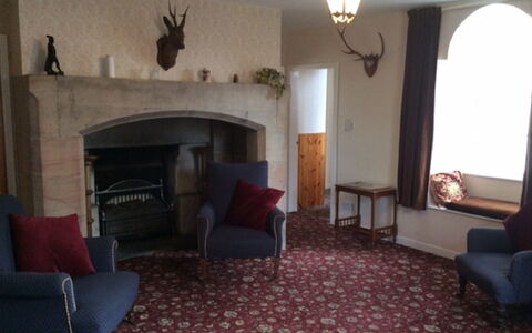 Wester Riechip: Furniture, Property, Picture Frame, Wood, Couch, Lighting, Comfort, Architecture, Floor, Interior Design