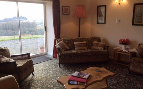 Wester Riechip: Brown, Picture Frame, Furniture, Property, Couch, Comfort, Plant, Wood, Table, Interior Design