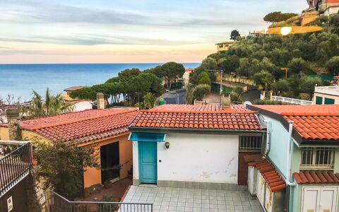 Il Geranio Sant'elmo - Diano Marina: Sky, Property, House, Building, Home, Roof, Real Estate, Town, Architecture, Residential Area