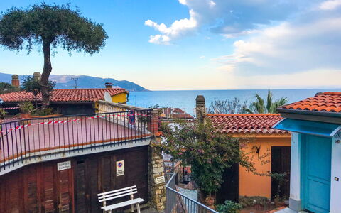 Il Geranio Sant'elmo - Diano Marina: Sky, Property, House, Building, Roof, Home, Town, Real Estate, Architecture, Azure