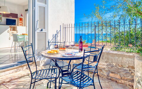Il Geranio Sant'elmo - Diano Marina: Furniture, Table, Property, Real Estate, Chair, Room, Interior Design, Building, House, Dining Room