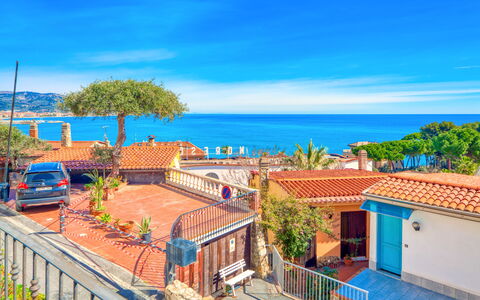 Il Geranio Sant'elmo - Diano Marina: Property, Real Estate, Sky, Building, House, Vacation, Home, Architecture, Tourism, Roof
