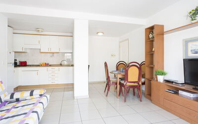 Alberes Zona 578.1: Room, Property, Furniture, Building, Interior Design, House, Floor, Real Estate, Apartment, Living Room