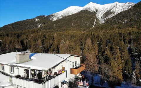 Isolde: Sky, Property, Mountain, Snow, Building, Slope, Mountain Range, Landscape, Tree, Leisure