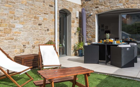 Les Terrasses de la Plage: Furniture, Property, Room, Table, Building, House, Interior Design, Wall, Brick, Home
