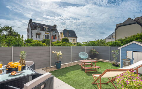 Les Terrasses de la Plage: Property, Residential Area, Home, House, Real Estate, Building, Roof, Architecture, Sky, Backyard