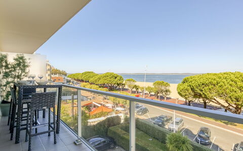 Arcachon 241: Property, Real Estate, Balcony, Architecture, Building, Apartment, House, Room, Condominium, Residential Area