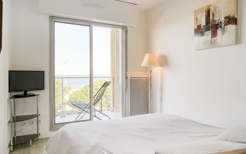Arcachon 241: Bedroom, Furniture, Bed, Room, Property, White, Interior Design, Bed Frame, Bed Sheet, Mattress