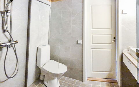 Riekonraito A1: Toilet Seat, Bathroom, Toilet, Flooring, Plumbing Fixture, Wall, Floor, Interior Design, Bathroom Sink, Plumbing